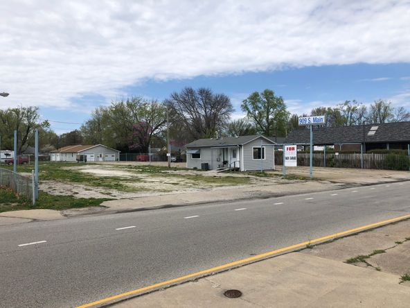 907 S Main St, Jacksonville, IL 62650